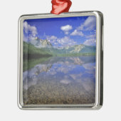 アイダホの沢東山脈にあるスタンリー湖 メタルオーナメント (左)