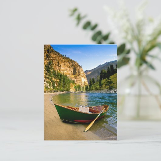 アイダホ島の砂のビーチの魚釣りボート ポストカード (スタンド正面)