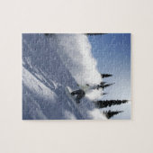 アイダホ州の男性のスノーボーダーのリッピング粉。 ジグソーパズル (横)