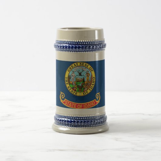 アイダホ州旗とマグカップ州 – 米国 ビールジョッキ (中央)