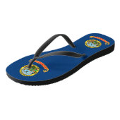 アイダホ州旗を持つ大人のスリムストラップ ビーチサンダル (アングル)