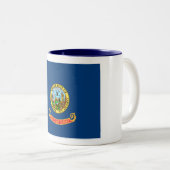 アイダホ州旗：宝石の州、アメリカ山岳西 ツートーンマグカップ (正面右)