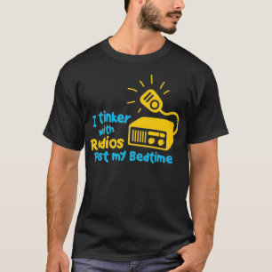 アイティンカーウィズラジオス過去マイベッドタイムハムラジオ Tシャツ