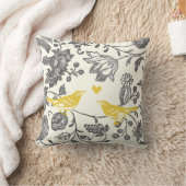 アイボリーとイエローグレーヴィンテージフローララブバード クッション (ブランケット)