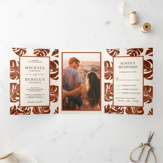 アイボリーとテラコッタモンステラ離れの写真結婚の写真 三つ折り招待状 (内部)