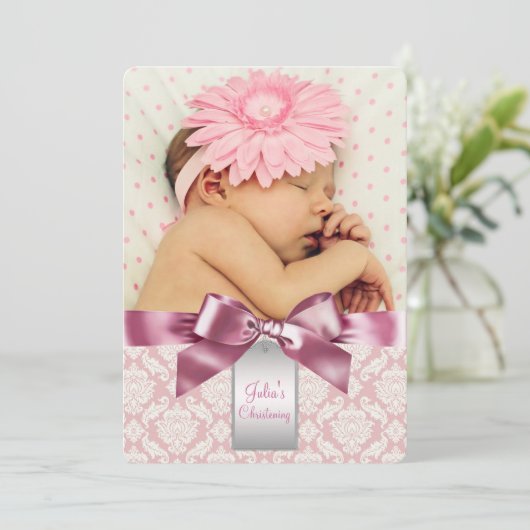 アイボリーとピンクダマスクベビーガールフォト《キリスト教》洗礼式や命名式 招待状 (スタンド正面)