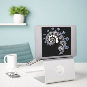 アイボリーとブルーパールスパイラルビニールステッカー シール (デスク上のノートパソコン)