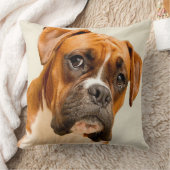 アイボリーのクリーム色の背景幕のボクサーの子犬 クッション (ブランケット)