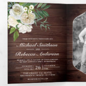 アイボリーのバラの植物写真の無骨な木の結婚式 三つ折り招待状 (内部最初)