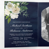 アイボリーのバラ 植物写真QRコード ネイビーの結婚式 三つ折り招待状 (内部最初)