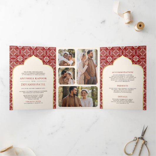 アイボリーの赤いパターンすべて一つのインディアン結婚 三つ折り招待状 (内部)