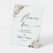 アイボリーアンドブルーボホブライダルシャワーフラワーバー標識 台座サイン (正面)