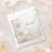 アイボリーエレガントホワイトフラワーフビーズバッグ フェイバーバッグ (クリップ留めされた状態)