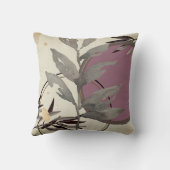 アイボリーグレーとピンク芸術的の水色葉の クッション (裏面)