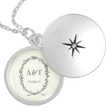 アイボリーシックでエレガントなウェディングイニシャル