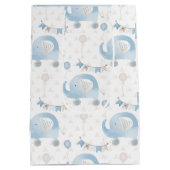 アイボリーブルータウペゾウ風船男の赤ちゃんギフト ミディアムペーパーバッグ (裏面)