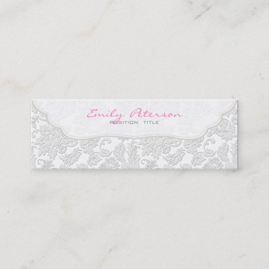 アイボリーホワイトフローラダマスクエンボス効果 スキニー名刺 (正面)