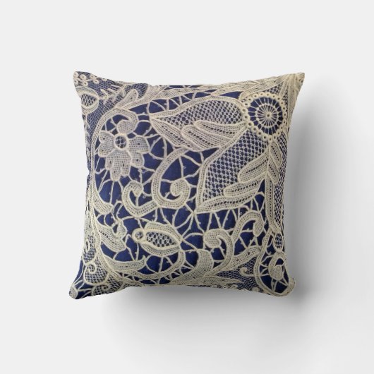 アイボリーレースブルーツートーン結婚の新婚ギフト クッション (裏面)