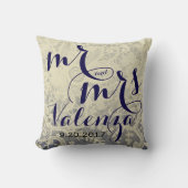 アイボリーレースブルーツートーン結婚の新婚ギフト クッション (正面)