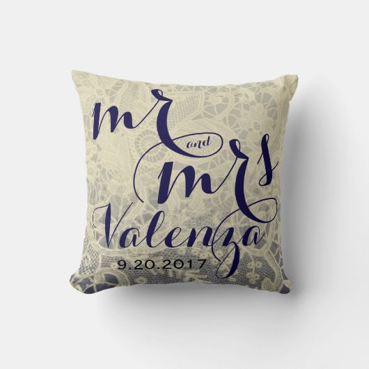 アイボリーレースブルーツートーン結婚の新婚ギフト クッション (正面)