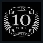 アイボリー伝統的結婚記念日10年 ポスター<br><div class="desc">10年祝の結婚のデザイン。このデザインは、黒い背景にグレー伝統的/シルバー（この記念日の色）のローレルデザインを持っている。ブリキはこの伝統的大事な行事の贈り物だ。文字読スタン10周年。結婚10年目祝のロマンチックなデザイン。このもしデザインの救済下に連絡頼カスタマイズ、彼らはこの文字の下にあるデザイナーのボタンです。</div>