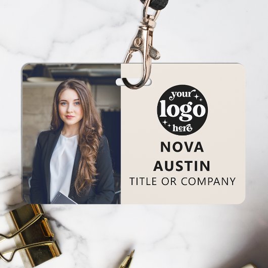 アイボリー従業員の写真IDとQRコードのビジネスロゴ バッジ