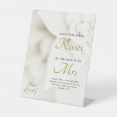 アイボリー開花金ゴールドスクリプトブライダルシャワーキスゲーム 台座サイン (正面)