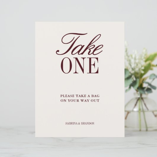 アイボリー&ブルガンディテイクワン結婚式の引き出物標識 (スタンド正面)