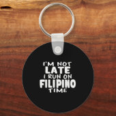 アイム遅れま走せフィリピノタイムフィリピン人ロールおもしろい キーホルダー (正面)