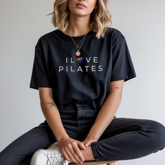 アイラブピラティス引用文ミニマルハートトレーニングティー Tシャツ