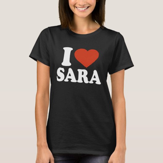 アイラブSara IハートSara赤いハートバレンタイン Tシャツ (正面)