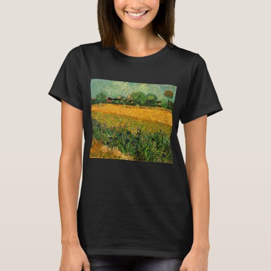 アイリスを前景に描いたアルルの風景（Vincent van Gogh） Tシャツ (正面)