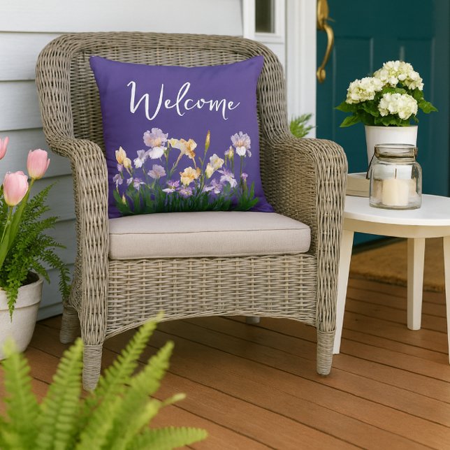 アイリスズフローラパープルウェルカム アウトドアクッション (create cozy outdoors ambiance with porch throw pillows .)