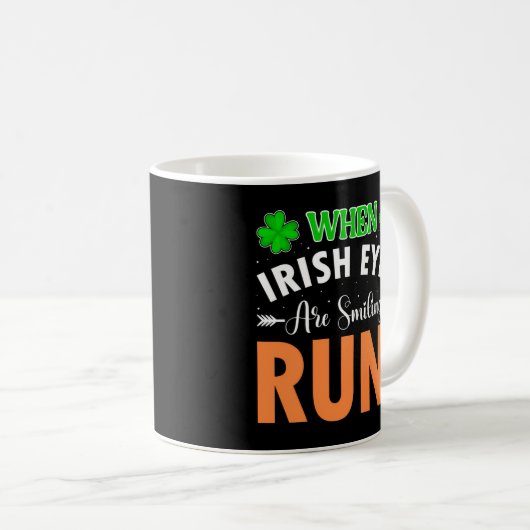 アイリッシュの目が微笑む走St patricks dayPa コーヒーマグカップ (正面右)