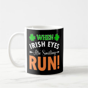 アイリッシュの目が微笑む走St patricks dayPa コーヒーマグカップ