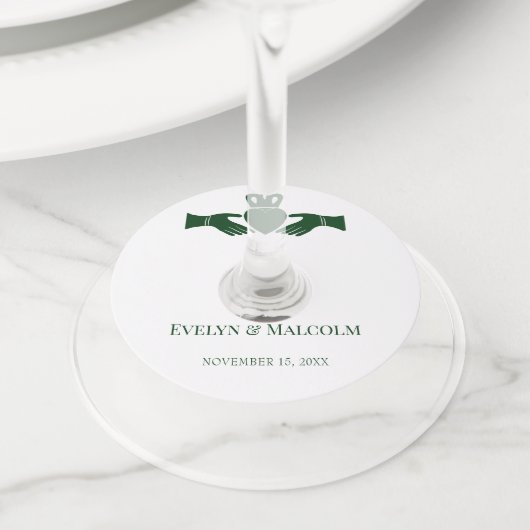 アイリッシュクラダグリングや輪シンプルグラフィックグリーン結婚ズ ワイングラスタグ (クローズアップ)