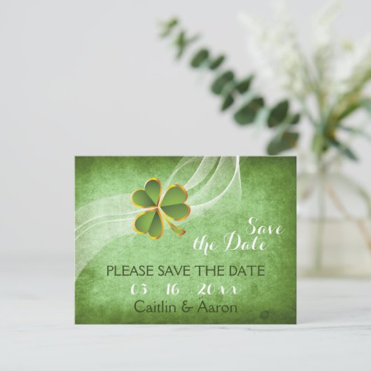 アイリッシュクローバーとヴェール緑の結婚式の日付を保存 案内ポストカード (スタンド正面)