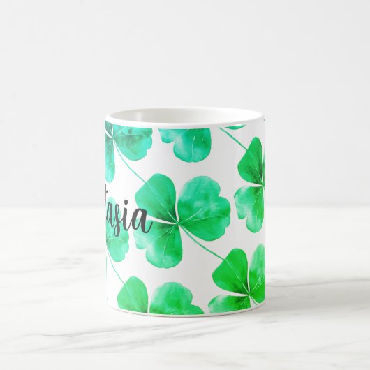 アイリッシュシャムロックグリーンブルーウォーター名前をカスタムする コーヒーマグカップ (中央)
