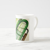 アイリッシュハープエレガントカップ – ケルト音楽と伝統 ボーンチャイナマグカップ (正面右)