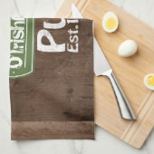 アイリッシュパブパーソナライズされたオールドケグ効果サイン キッチンタオル (四つ折り)