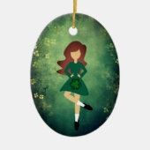 アイリッシュパーソナライズされたダンスブラウンヘアクリスマス セラミックオーナメント (正面)