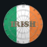 アイリッシュモダンセピアタイポグラフィとトリカラー国旗 ダーツボード<br><div class="desc">アイリッシュモダンセピアタイポグラフィと三色国旗ダーツボード。セント素晴らしパトリックの日のパーティーゲームのために。この愛国的な三色旗ダーツボードであなたのアイルランドのプライドを表示する。緑、白、オレンジ色。パブ素晴らしやバーの装飾。コレクションの残りの部分をチェックして、追加の調整と一致する項目とセント・パトリックの日のパーティー供給、装飾と好意。</div>