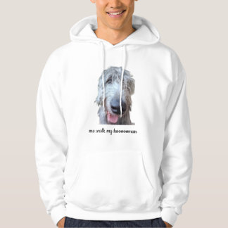アイリッシュ・ウルフハウンドが飼い主を散歩させる面白Tシャツ フーディー パーカ