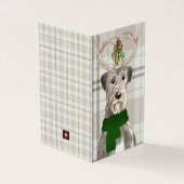 アイリッシュ・ウルフハウンドは格子縞の〔雄ジカの〕枝角で自然ある (外部)