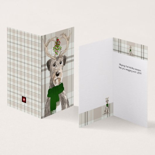 アイリッシュ・ウルフハウンドは格子縞の〔雄ジカの〕枝角で自然ある (内部&外部)