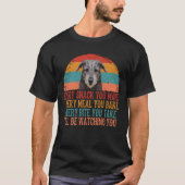 アイリッシュ・ウルフハウンドを見張ってるぞ Tシャツ (正面)