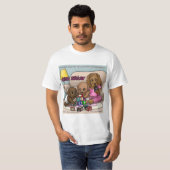アイリッシュ・シッターズ コミックTシャツ。赤い大型犬が子守 Tシャツ (正面フル)