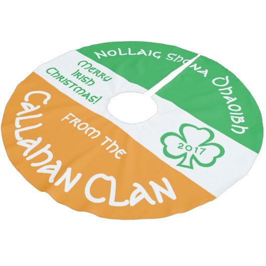 アイルランドのアイルランドのゲール語のクリスマスグリーティング国旗 ブラッシュドポリエステルツリースカート (アングル)