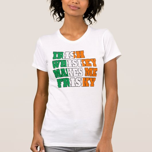 アイルランドのウィスキーは私を快活にさせます Tシャツ (正面)