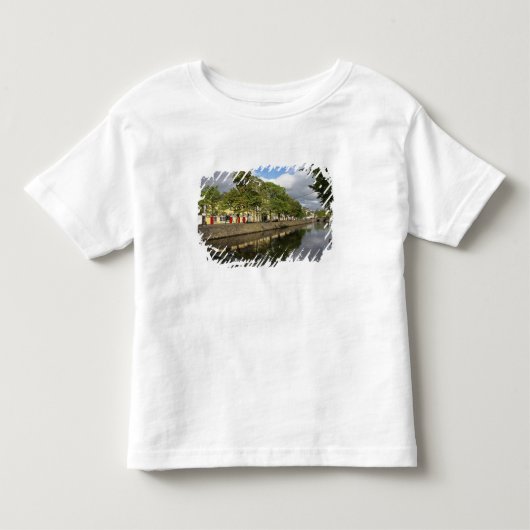 アイルランドのウェストポート。大西洋に面した街 トドラーTシャツ (正面)